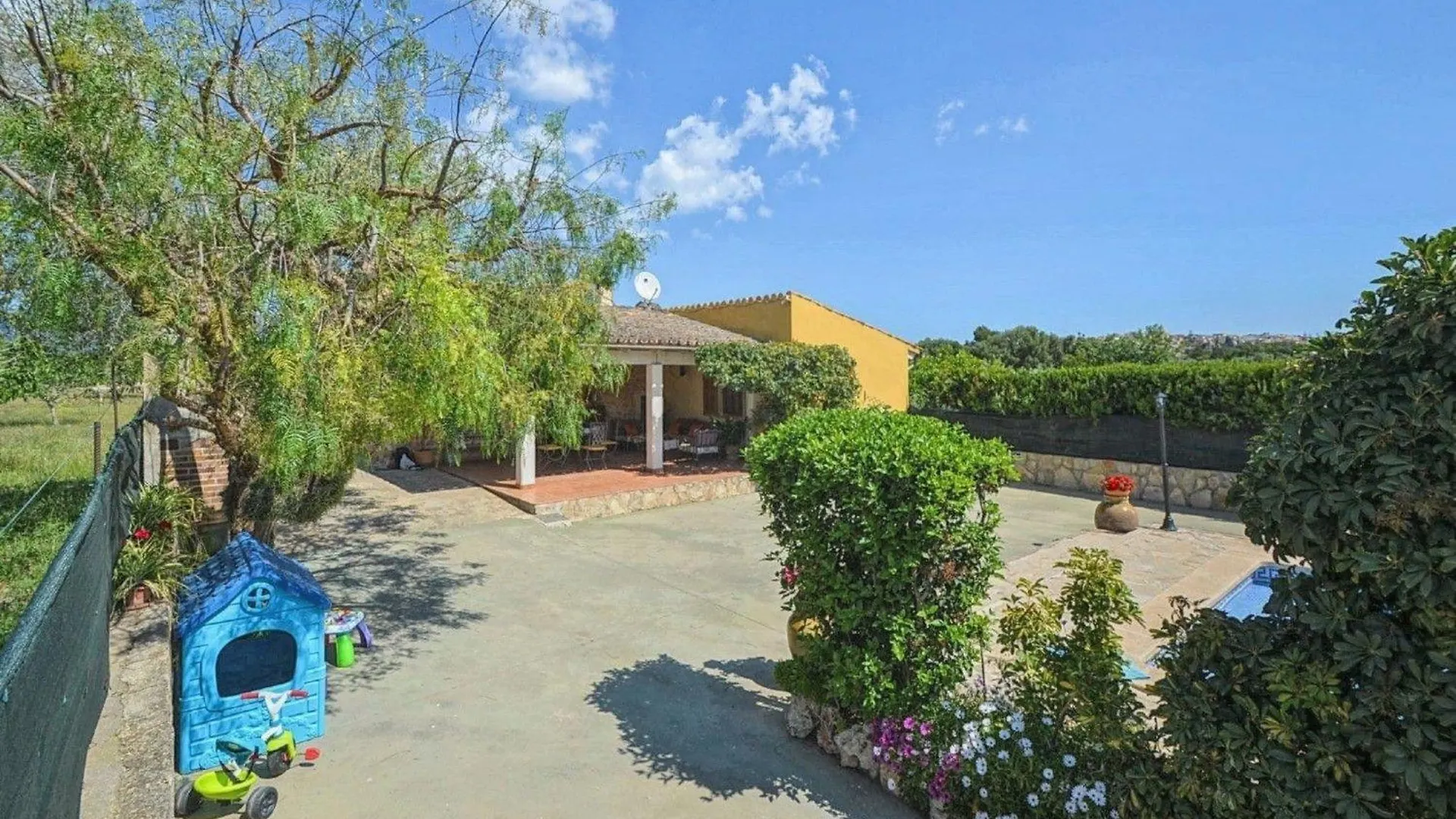 Flirty Cottage Mit Pool In Buger Bis Zu 6 Personen 0*,  Spain