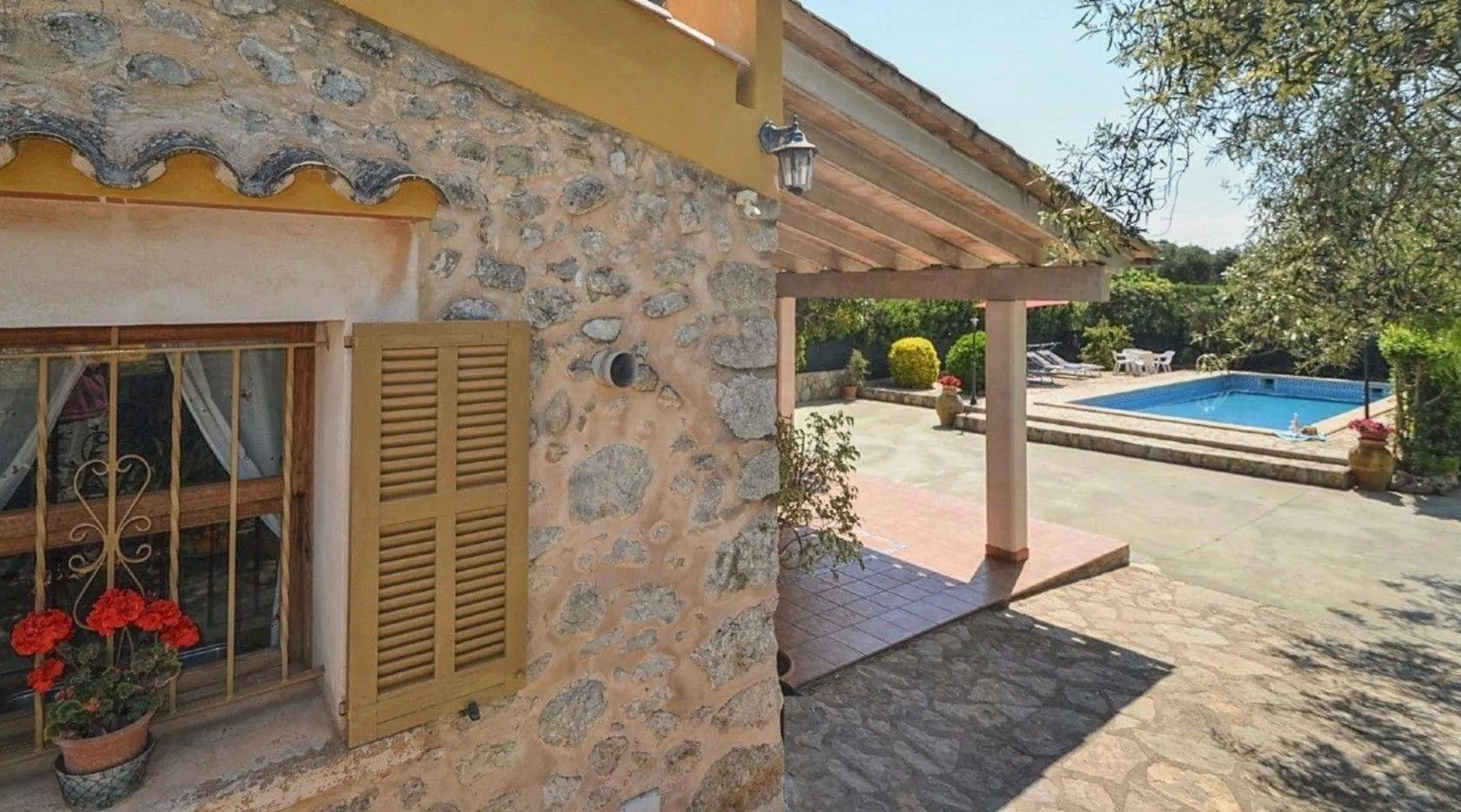 Flirty Cottage Mit Pool In Buger Bis Zu 6 Personen
